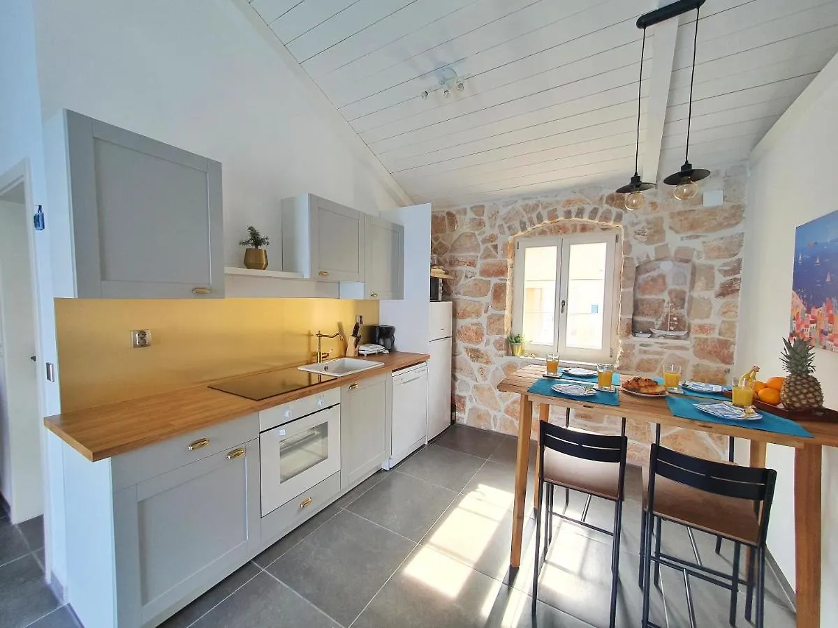 Villa Pearl Of Kali - Seafront Apartment