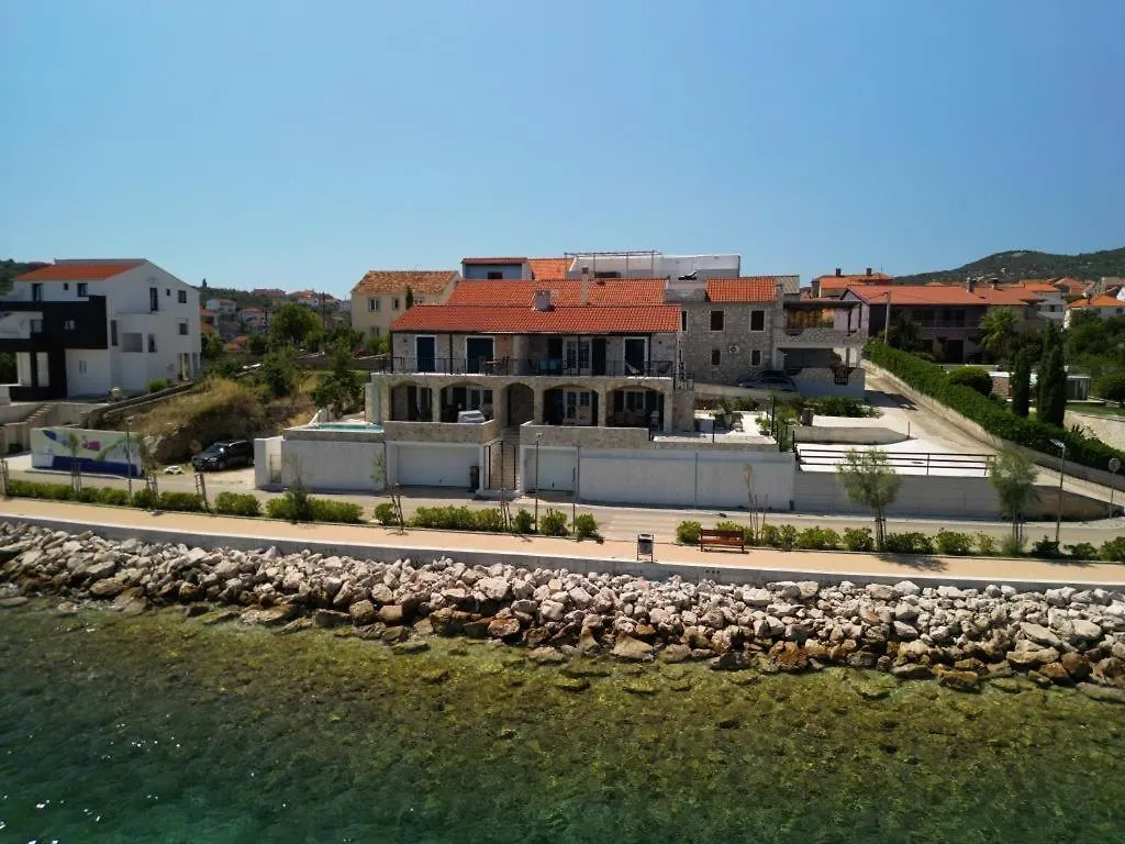 Villa Pearl Of Kali - Seafront Apartment