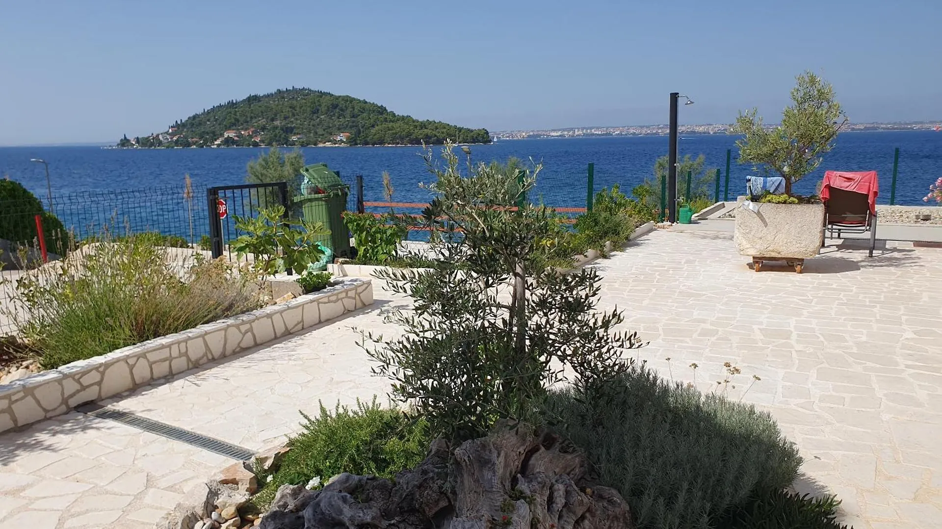 Villa Pearl Of Kali - Seafront Apartment